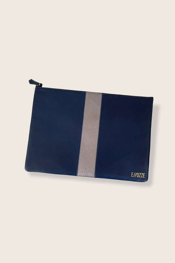 Laptoptasche aus blau/silberfarbenem Leder mit Reißverschluss